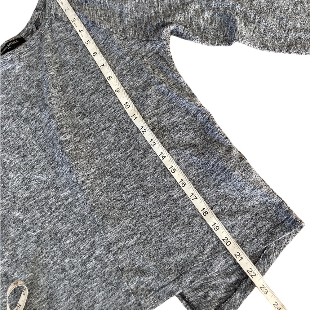 Banana Republic women's Gray Long Sleeved Classic Top w/ back slit detail sz XS - Picture 7 of 9